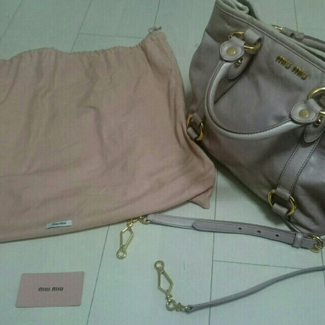 miumiu(ミュウミュウ)のmiumiu ショルダーバッグ ピンク レディースのバッグ(ショルダーバッグ)の商品写真