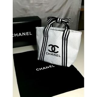 シャネル(CHANEL)のノベルティ ホワイトミニバッグ  CHANEL(ハンドバッグ)