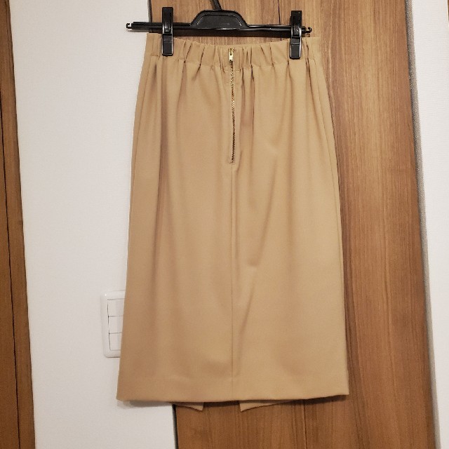 Loungedress(ラウンジドレス)のloungedress　ベージュタイトスカート レディースのスカート(ひざ丈スカート)の商品写真