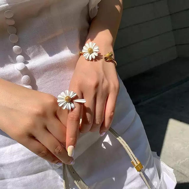 JILLSTUART(ジルスチュアート)の⭐️インポート⭐️フラワー⭐️ブレスレット&リング⭐️セット⭐️ レディースのアクセサリー(リング(指輪))の商品写真