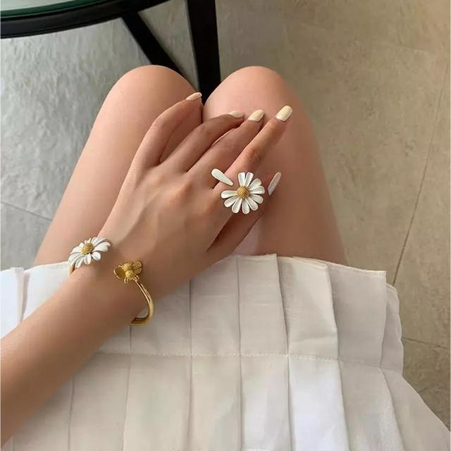 JILLSTUART(ジルスチュアート)の⭐️インポート⭐️フラワー⭐️ブレスレット&リング⭐️セット⭐️ レディースのアクセサリー(リング(指輪))の商品写真