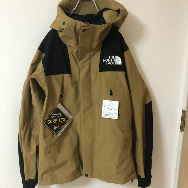 THE NORTH FACE(ザノースフェイス)のTHE NORTH FACE　NP61800　ブリティッシュカーキ メンズのジャケット/アウター(マウンテンパーカー)の商品写真