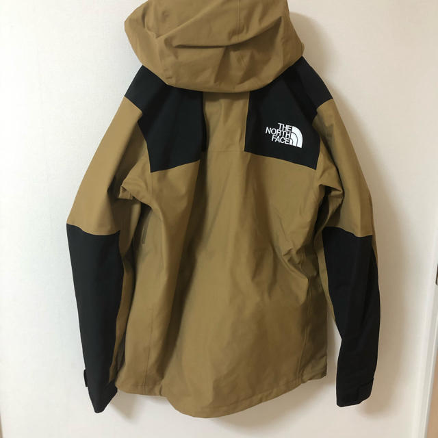 THE NORTH FACE(ザノースフェイス)のTHE NORTH FACE　NP61800　ブリティッシュカーキ メンズのジャケット/アウター(マウンテンパーカー)の商品写真