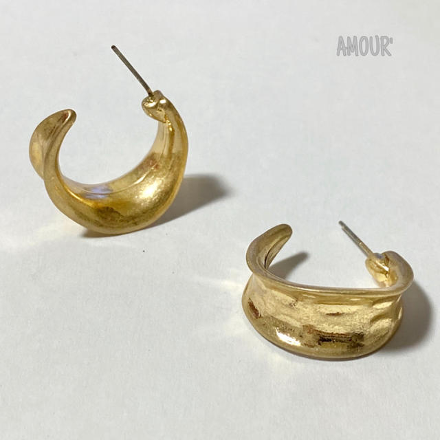 BEAMS(ビームス)のretro matte pierce〈GOLD〉 レディースのアクセサリー(ピアス)の商品写真