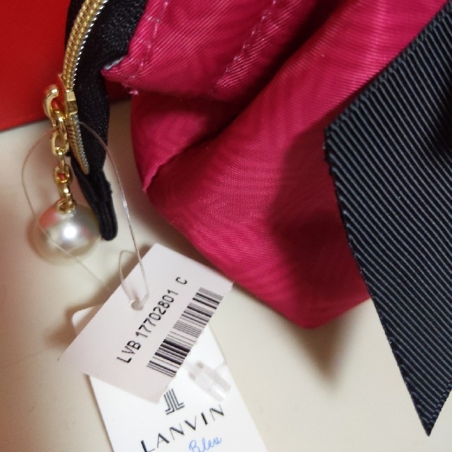 LANVIN en Bleu(ランバンオンブルー)の新品タグ付きランバンオンブルーコスメポーチ レディースのファッション小物(ポーチ)の商品写真