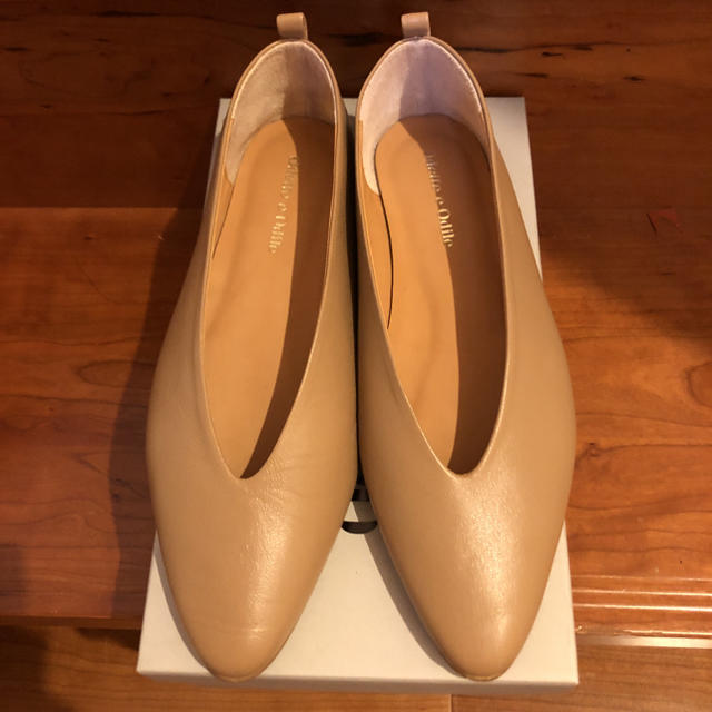 Odette e Odile(オデットエオディール)の最終価格オデットエオディール 今期デザインサプルカバー　23cm ベージュ　美品 レディースの靴/シューズ(バレエシューズ)の商品写真