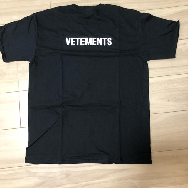 Balenciaga(バレンシアガ)のKen様専用　　vetements Tシャツ　Mサイズ　BLACK メンズのトップス(Tシャツ/カットソー(半袖/袖なし))の商品写真