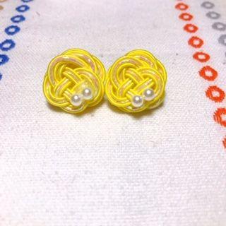 水引細工　梅結びピアス（イエロー）(ピアス)