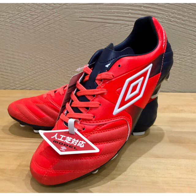 UMBRO(アンブロ)の【新品送料込】26cm アンブロ スパイク アクセレイター KTS 赤 スポーツ/アウトドアのサッカー/フットサル(シューズ)の商品写真