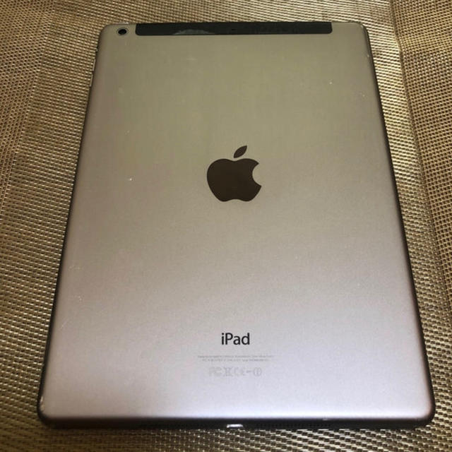 iPad(アイパッド)のiPad Air 16GB 9.7インチ wi-fi&セルラー スマホ/家電/カメラのスマートフォン/携帯電話(スマートフォン本体)の商品写真