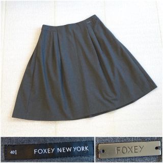 フォクシー(FOXEY)の美品♡洗えるきちんと服♡タキシードストレッチ素材フレアスカート ロゴ入り40 (ひざ丈スカート)