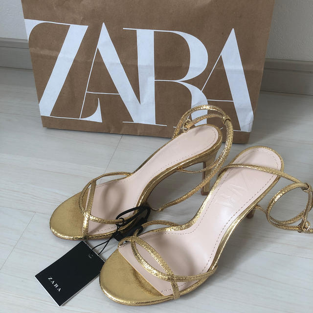 ZARA(ザラ)のZARA サンダル　ゴールド　36 レディースの靴/シューズ(サンダル)の商品写真