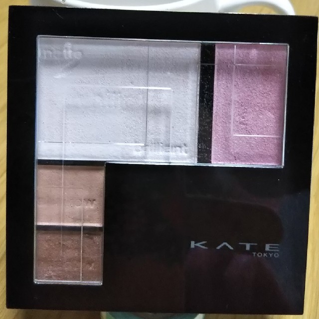 KATE(ケイト)のKATE ホワイトシェイピングパレット WT--2 コスメ/美容のベースメイク/化粧品(アイシャドウ)の商品写真