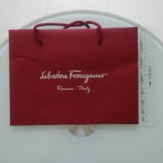 サルヴァトーレフェラガモ(Salvatore Ferragamo)のアリエル様専用　ショップ袋　ショッパー　紙袋(ショップ袋)