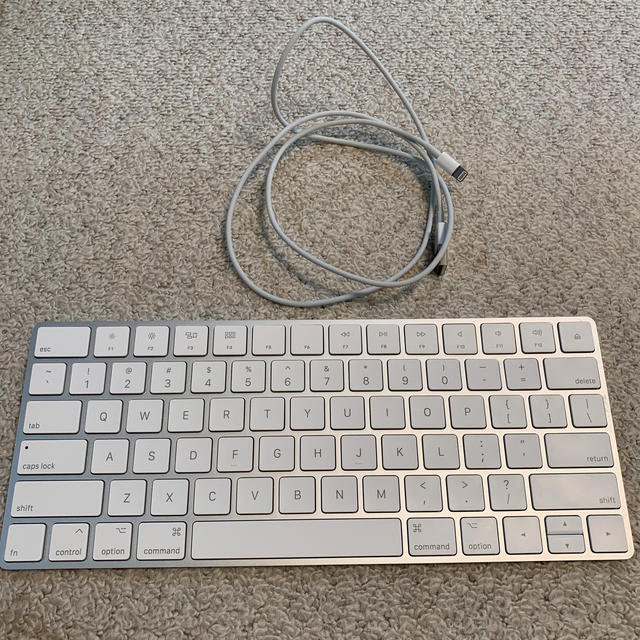 Apple(アップル)のApple Magic Keyboard US配列 A1644 スマホ/家電/カメラのPC/タブレット(PC周辺機器)の商品写真