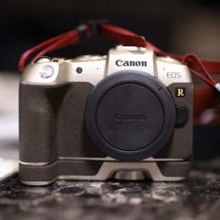 キヤノン(Canon)のCanon eos rp GOLD(ミラーレス一眼)