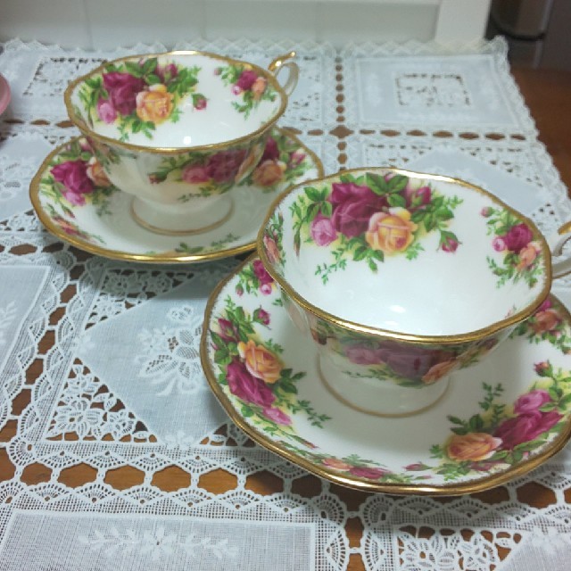 ROYAL ALBERT(ロイヤルアルバート)のロイヤルアルバート カップ＆ソーサー 2客 インテリア/住まい/日用品のキッチン/食器(グラス/カップ)の商品写真