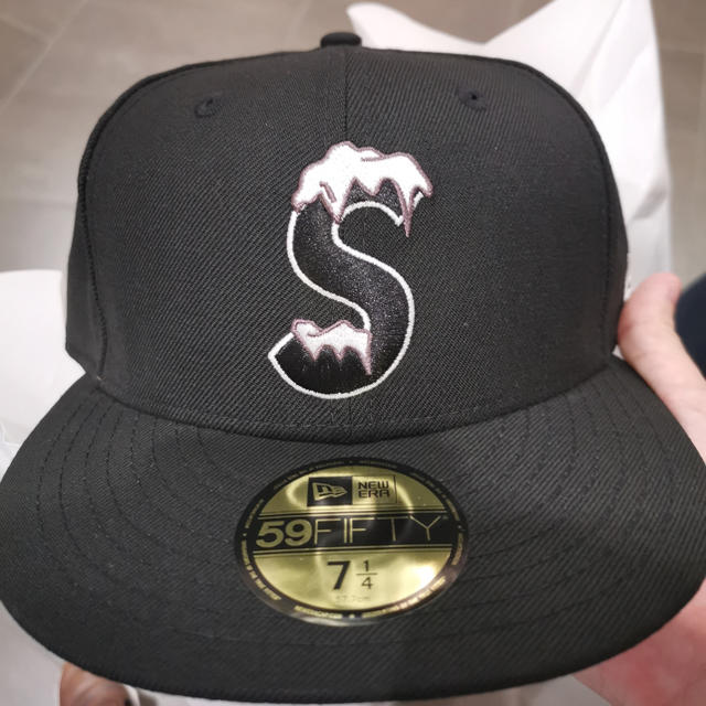 超美品黒　7 ニューエラ supreme シュプリーム　newera 帽子