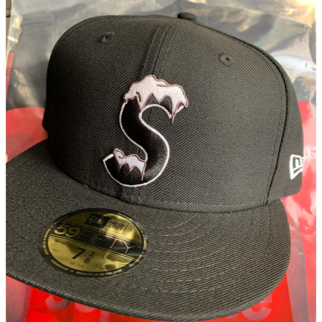 Supreme(シュプリーム)のsupreme 20aw newera Sロゴ　キャップ　7 3/8 メンズの帽子(キャップ)の商品写真