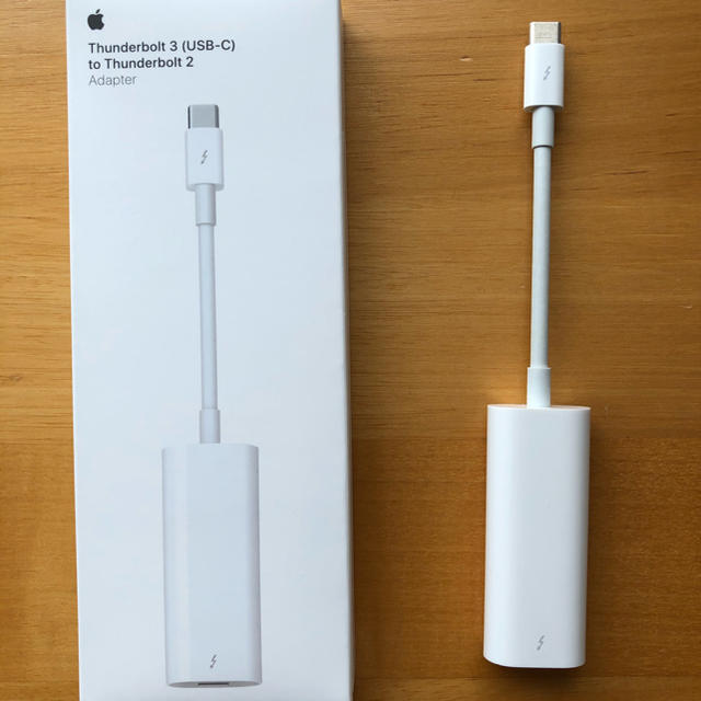 Apple(アップル)のThunderbolt 3（USB-C）- Thunderbolt 2アダプタ スマホ/家電/カメラのPC/タブレット(PC周辺機器)の商品写真