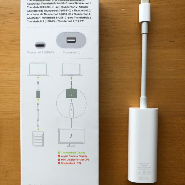 Apple(アップル)のThunderbolt 3（USB-C）- Thunderbolt 2アダプタ スマホ/家電/カメラのPC/タブレット(PC周辺機器)の商品写真