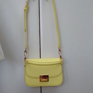 チャールズアンドキース(Charles and Keith)のなっちゃん様★CHARLES&KEITH ショルダーバッグ 美品(ショルダーバッグ)