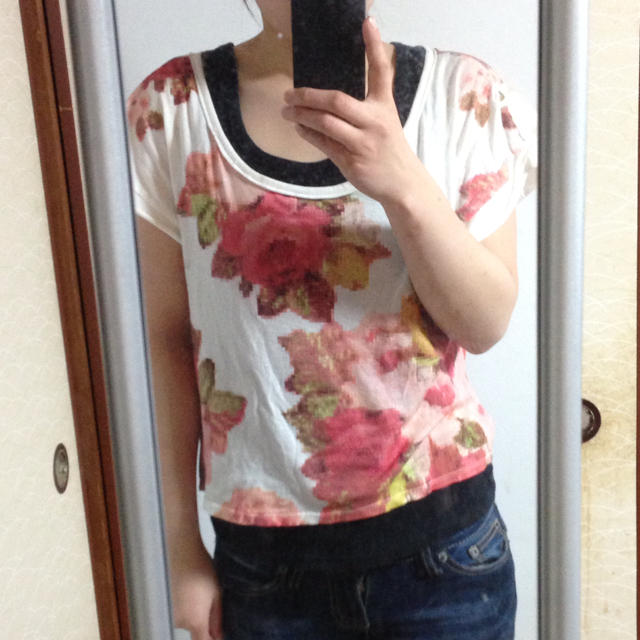 MURUA(ムルーア)の花柄短丈トップス MURUA レディースのトップス(Tシャツ(半袖/袖なし))の商品写真