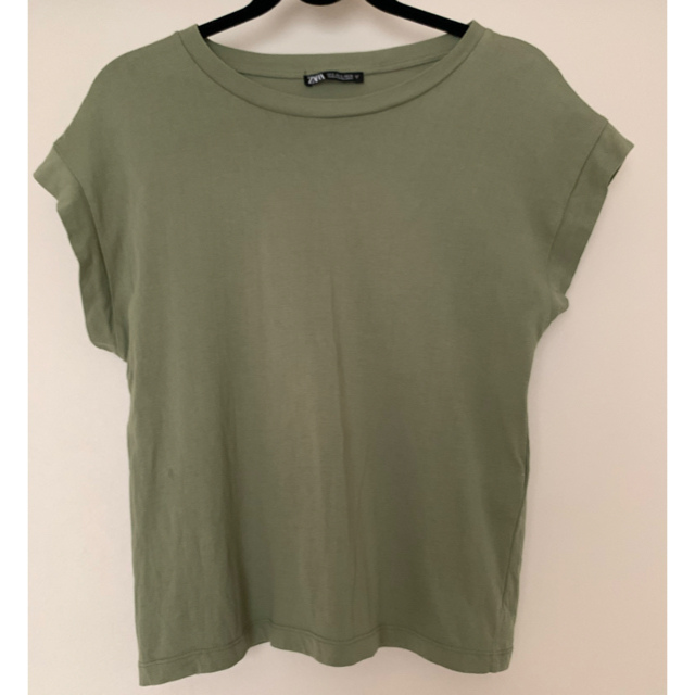 ZARA(ザラ)のみく様　ZARA カーキ色 Tシャツ！ レディースのトップス(Tシャツ(半袖/袖なし))の商品写真