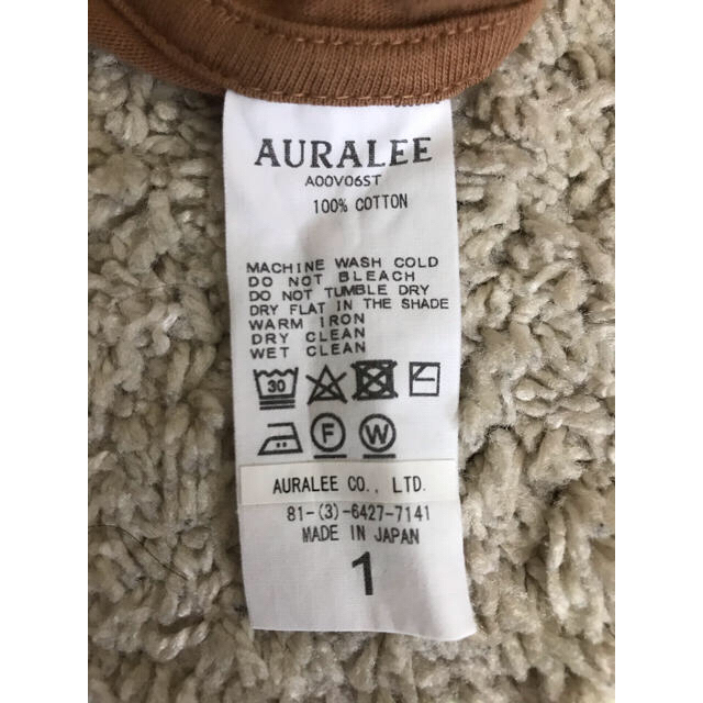 AURALEE(オーラリー)の★おちゃま様専用★【AURALEE】オーラリー　VネックTシャツ レディースのトップス(Tシャツ(半袖/袖なし))の商品写真