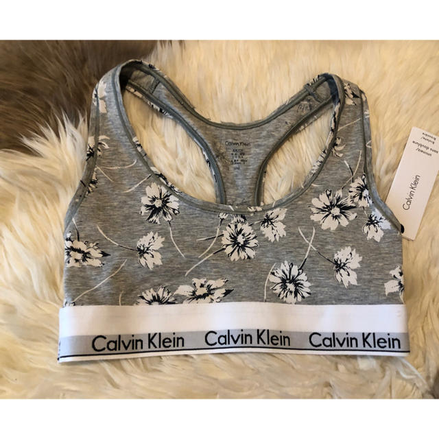 Calvin Klein(カルバンクライン)の専用タグ付けCalvin KLEINスポーツブラ スポーツ/アウトドアのトレーニング/エクササイズ(トレーニング用品)の商品写真