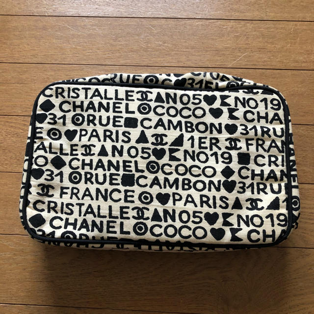 CHANEL(シャネル)のシャネル　ノベルティポーチ レディースのバッグ(ハンドバッグ)の商品写真