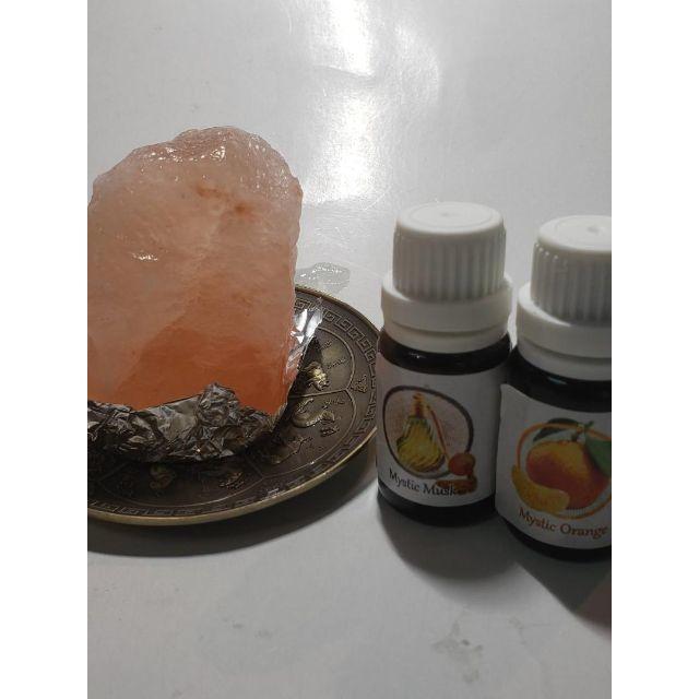 HEMアロマオイルとアロマストーン（でかいピンク岩塩） コスメ/美容のリラクゼーション(アロマオイル)の商品写真