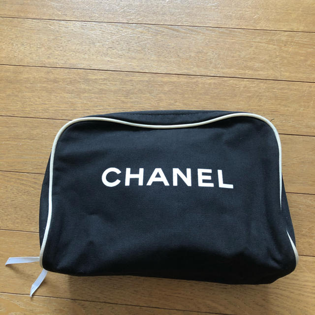 CHANEL(シャネル)のシャネル　ノベルティポーチ レディースのバッグ(ハンドバッグ)の商品写真