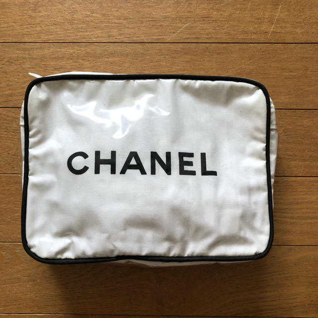 CHANEL(シャネル)のシャネル　ノベルティポーチ レディースのバッグ(ハンドバッグ)の商品写真