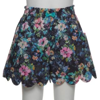 アナスイミニ(ANNA SUI mini)の新品　アナスイミニ  裾スカラップ花柄ショートパンツ　130(パンツ/スパッツ)