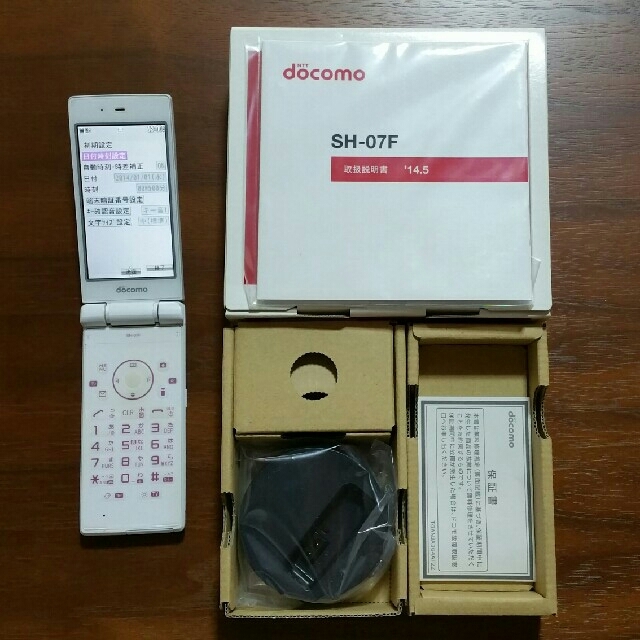 NTTdocomo(エヌティティドコモ)のdocomo SH-07F スマホ/家電/カメラのスマートフォン/携帯電話(携帯電話本体)の商品写真