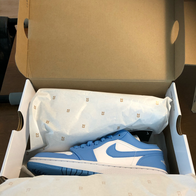 NIKE(ナイキ)の矢吹様専用NIKE WMNS AIR JORDAN 1 LOW UNC レディースの靴/シューズ(スニーカー)の商品写真