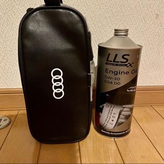 アウディ(AUDI)の☆★Audi 純正エンジンオイル ケース付き(メンテナンス用品)