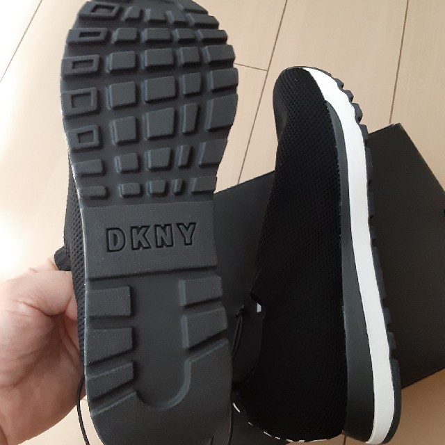 DKNY　スニーカー黒 3