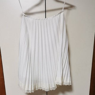 清楚でかわいいホワイトプリーツスカート(ひざ丈スカート)