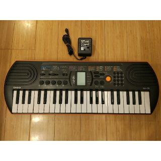 CASIO カシオ (ミニ鍵盤) 電子キーボード SA-76 ブラック＆オレンジ(キーボード/シンセサイザー)