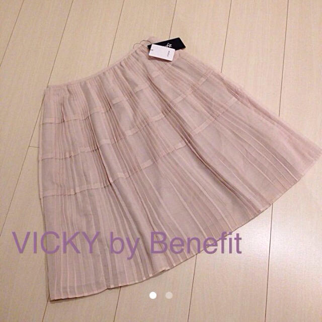 VICKY(ビッキー)の春夏 タグ付¥19000プリーツスカート レディースのスカート(ひざ丈スカート)の商品写真