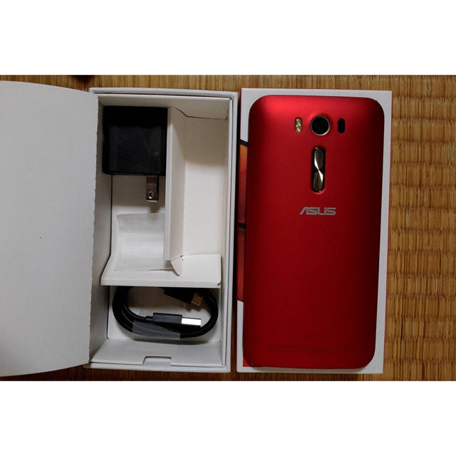 ASUS(エイスース)のZenfone 2 Laser レッド スマホ/家電/カメラのスマートフォン/携帯電話(スマートフォン本体)の商品写真