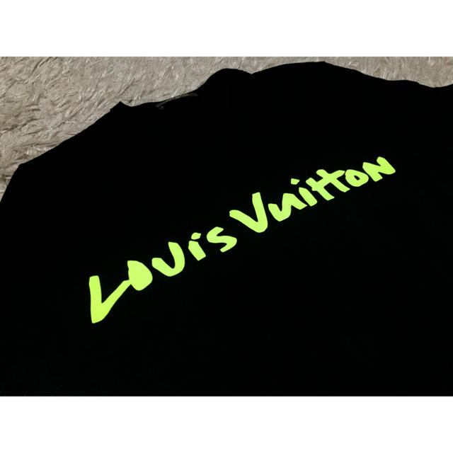 LOUIS VUITTON(ルイヴィトン)のBorsalino様専用　ルイ･ヴィトン Tシャツ グラフィティ 超美品 丸首 メンズのトップス(Tシャツ/カットソー(半袖/袖なし))の商品写真