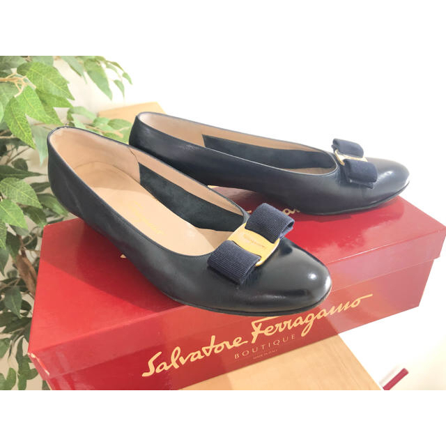 Salvatore Ferragamo(サルヴァトーレフェラガモ)のフェラガモ ヴァラ リボン パンプス レディースの靴/シューズ(ハイヒール/パンプス)の商品写真