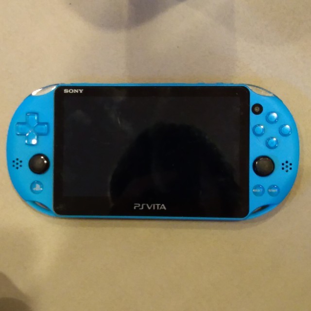 PlayStation Vita(プレイステーションヴィータ)のpsvita 2000　本体 エンタメ/ホビーのゲームソフト/ゲーム機本体(携帯用ゲーム機本体)の商品写真