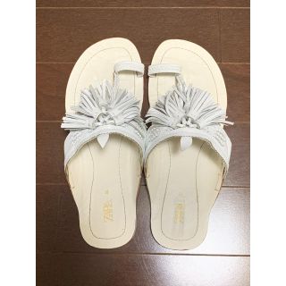 ザラ(ZARA)のZARA ザラ　タッセル付サンダル(サンダル)