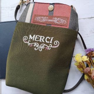 MERCI♡手刺繍・外ポケット付スマホショルダー(ポーチ)