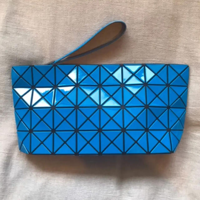 ISSEY MIYAKE(イッセイミヤケ)のバオバオイッセイミヤケbaobao ブルークラッチバッグ レディースのバッグ(クラッチバッグ)の商品写真