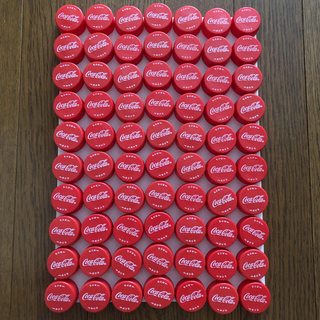 コカコーラ(コカ・コーラ)のペットボトルキャップ　赤70個(その他)